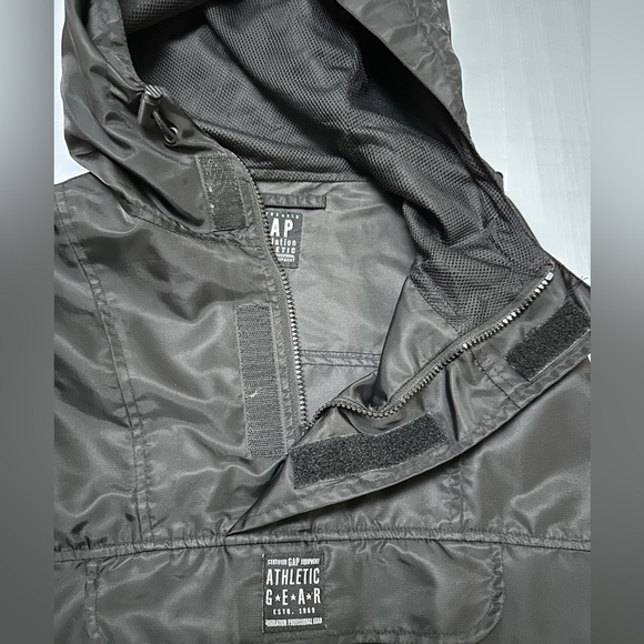 Gap Athletic Gear Windbreaker, Size XL - Picture 8 of 9